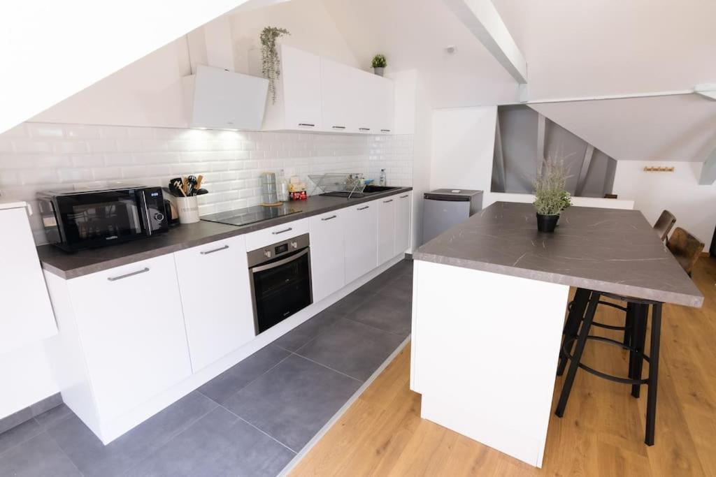 Near The Magic 6 Persons Apartment, 1 -minute Walk To Christmas Market! Apartment *